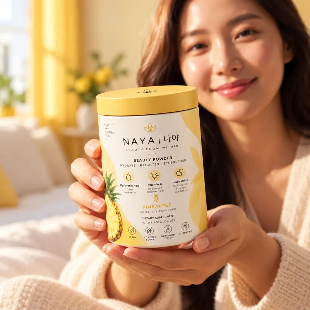 امرأة تحمل عبوة NAYA Beauty Powder